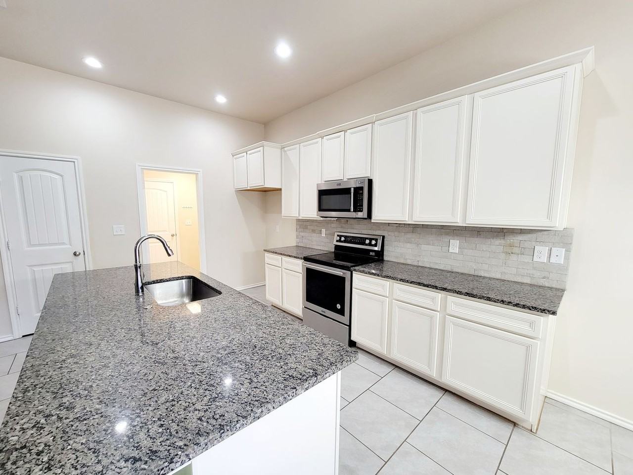 13803 Avenue W - Photo 5 of 21