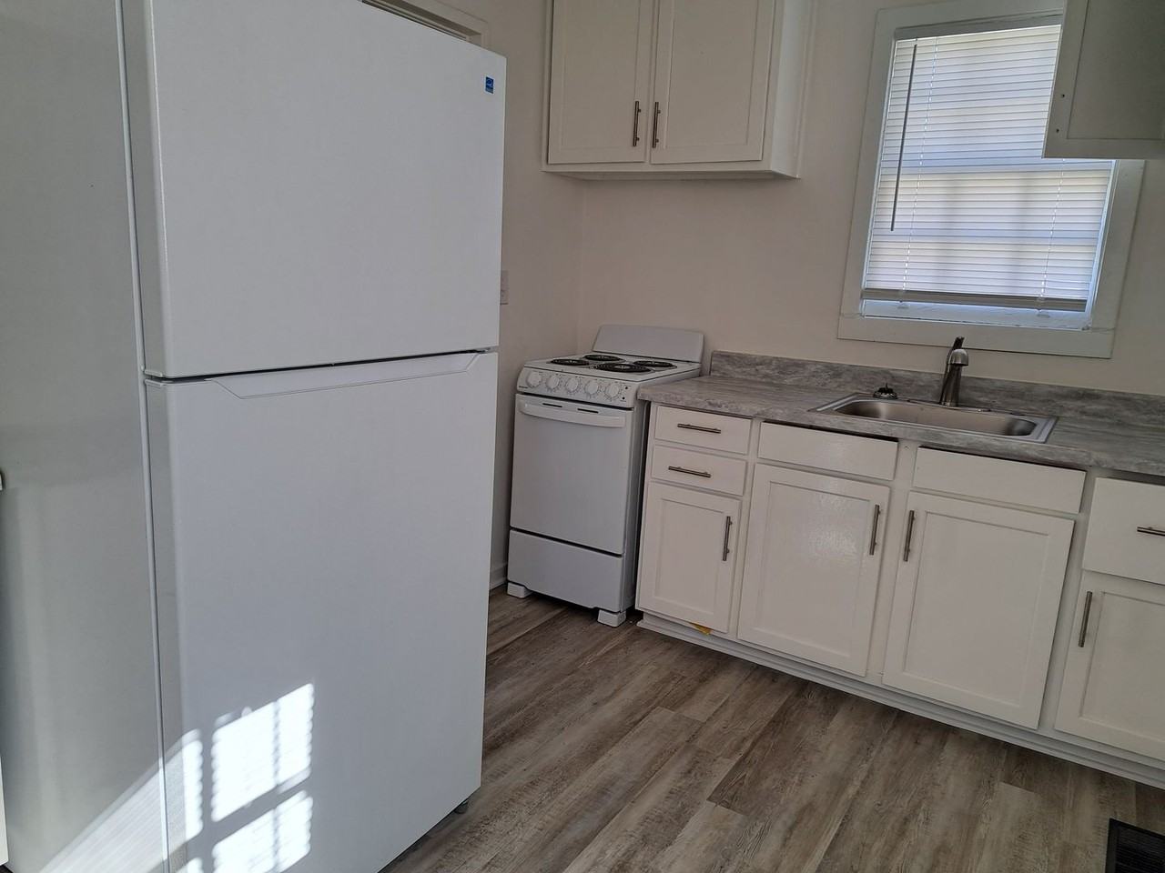 2918 Jackson St - Photo 2 of 5