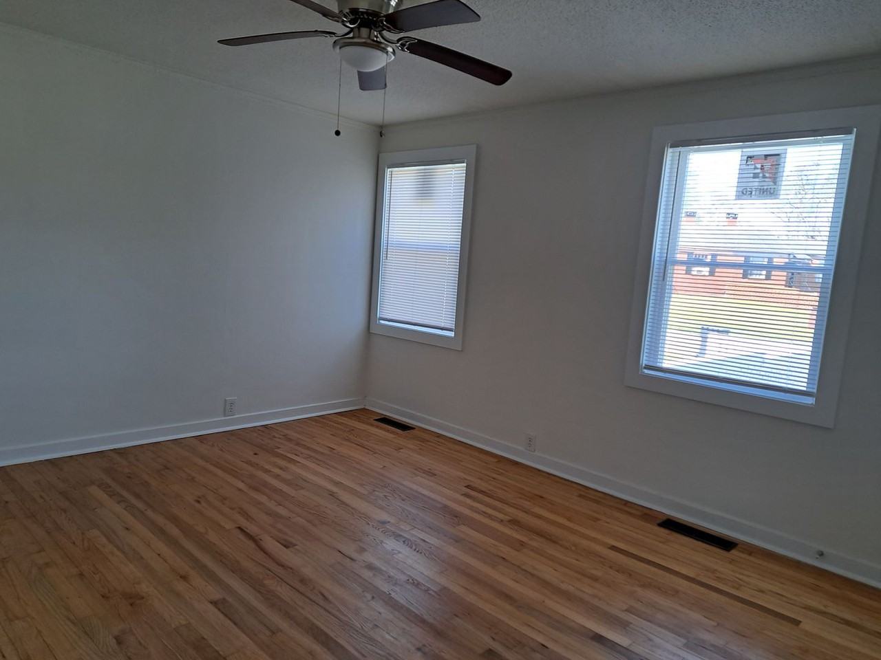 2918 Jackson St - Photo 4 of 5