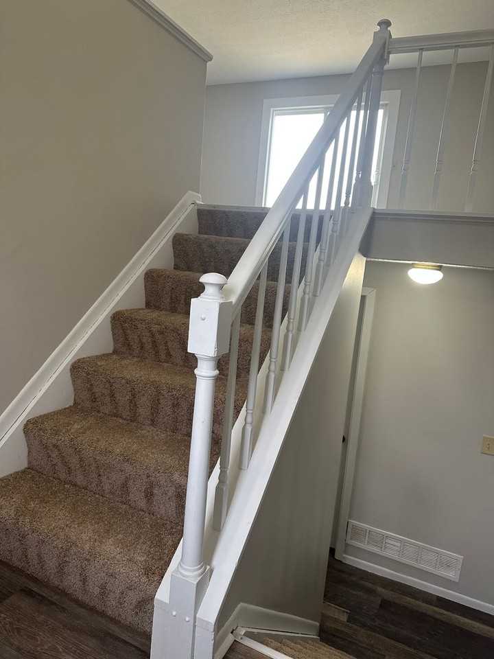 1725 Boulder Ct - Photo 2 of 15