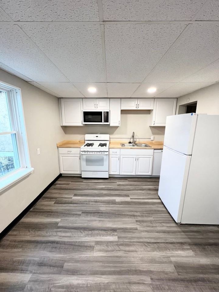 1230 Goe Ave - Photo 2 of 15