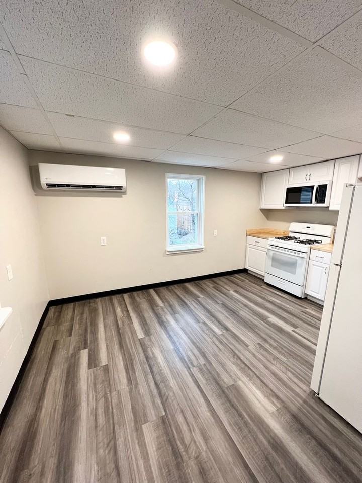 1230 Goe Ave - Photo 3 of 15