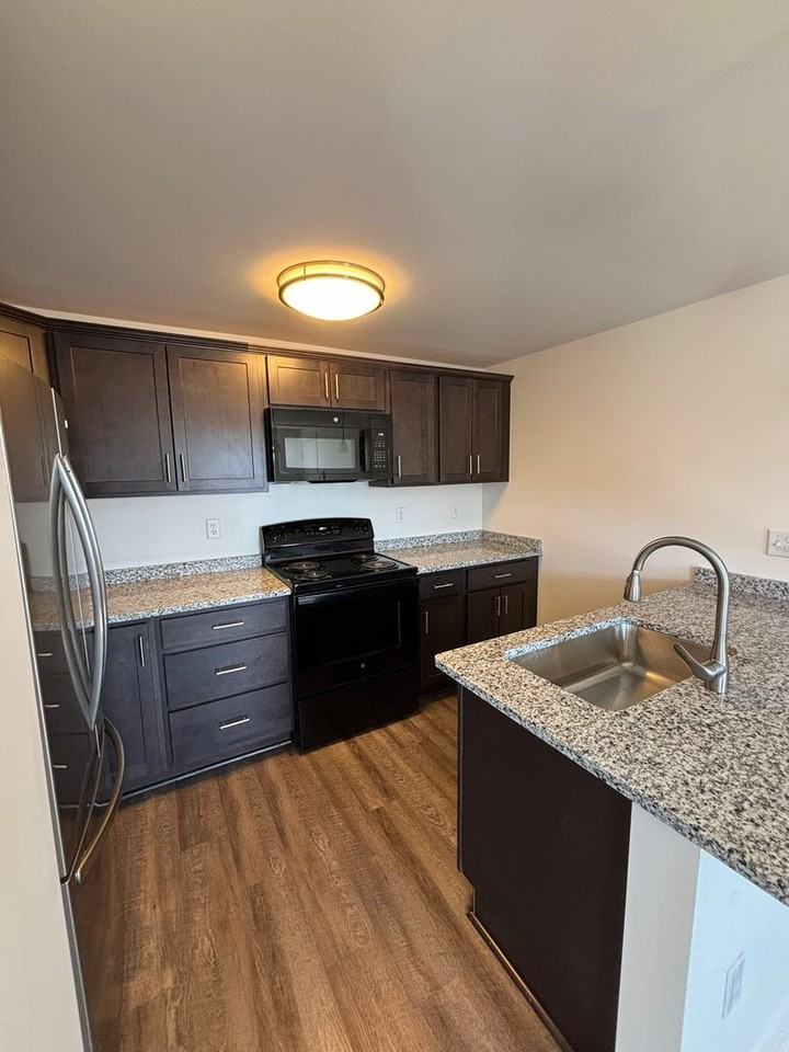 COPLEY COURT - Photo 2 of 27