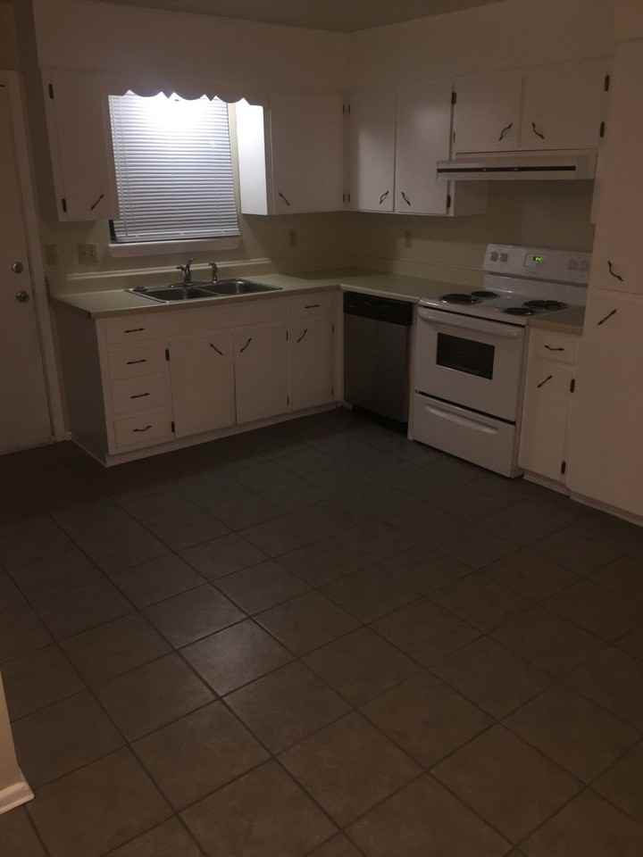 727 W Silver Dr - Photo 2 of 11