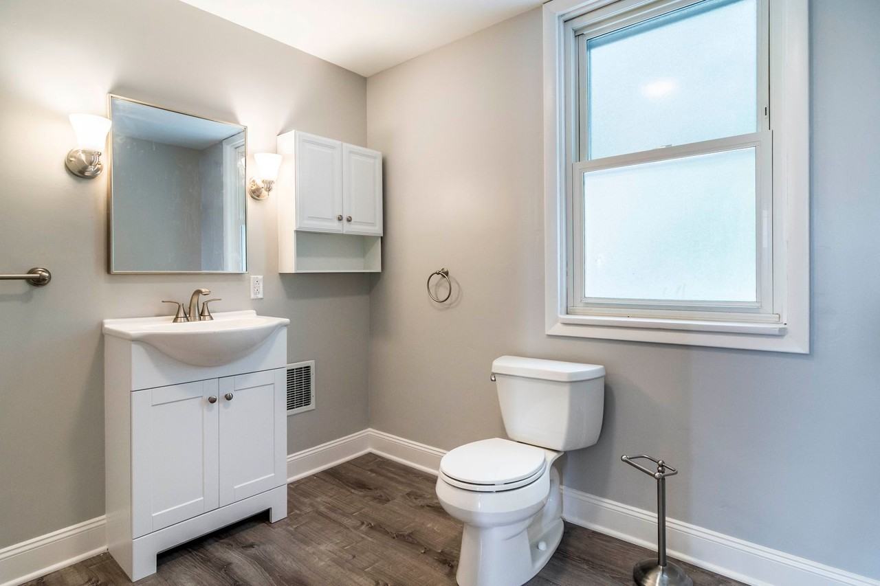 1618 Dagmar Ave - Photo 2 of 22