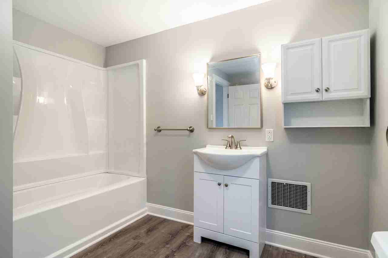 1618 Dagmar Ave - Photo 6 of 22