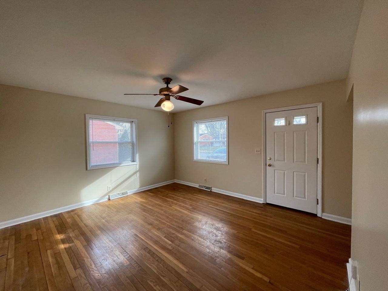 305 Harvard Dr - Photo 5 of 22