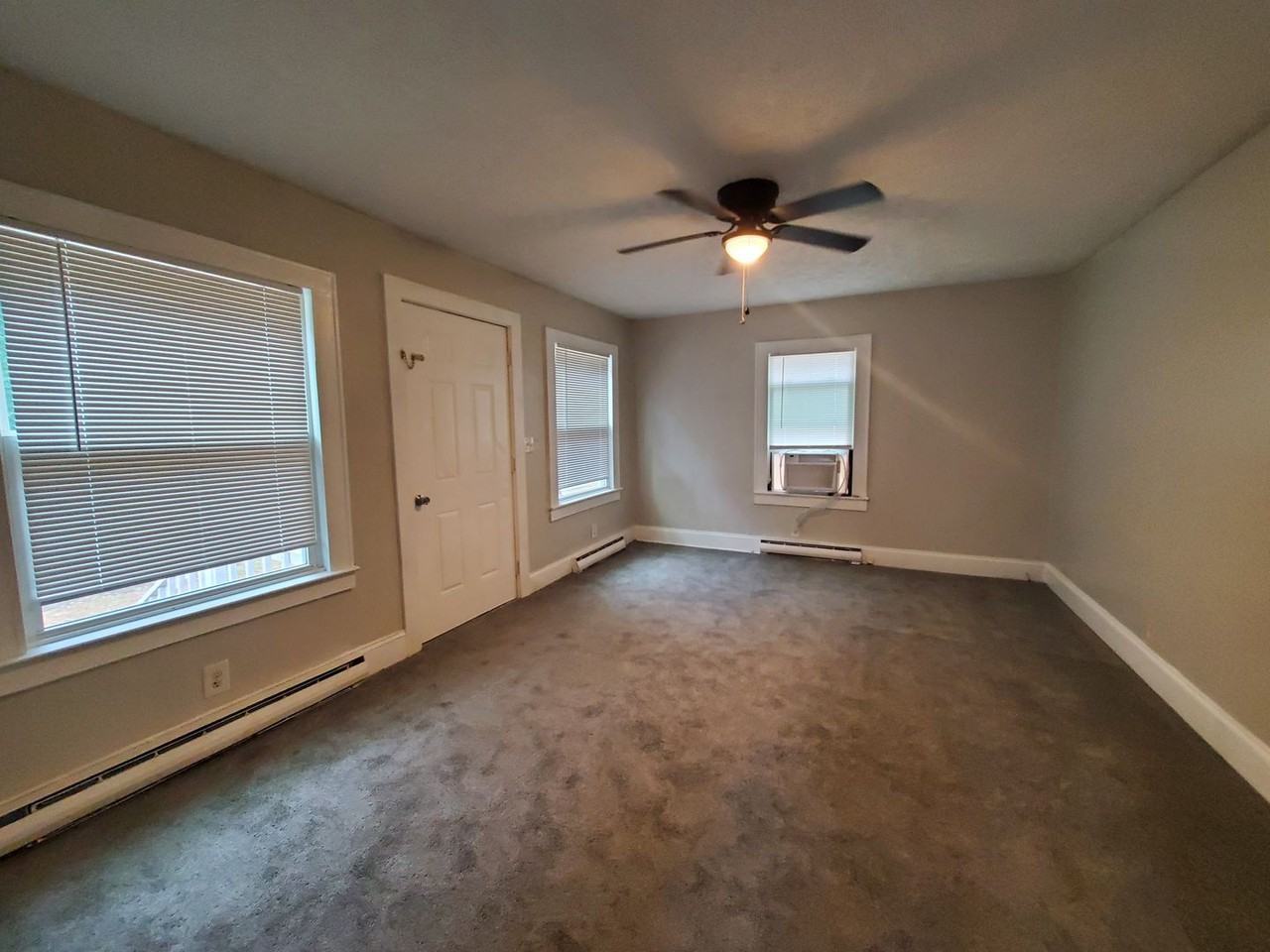 1512 Howell St - Photo 2 of 13