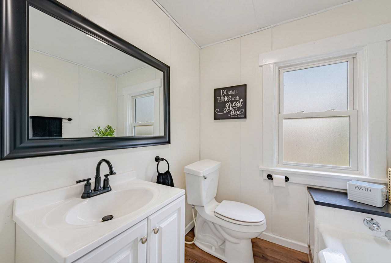 1120 Wade St - Photo 2 of 16