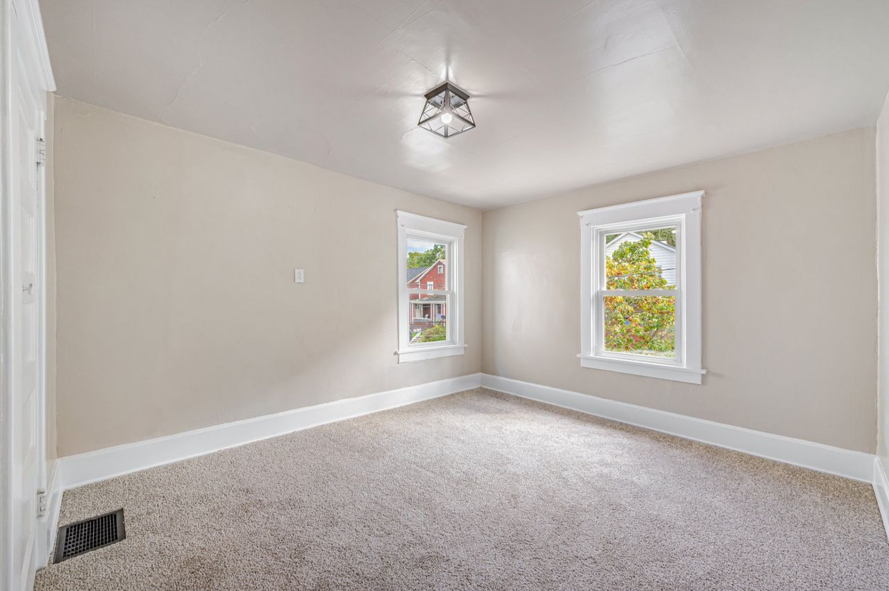 1120 Wade St - Photo 6 of 16