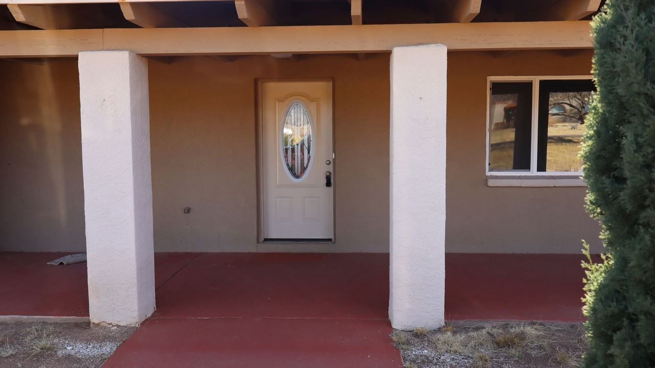 5203 S Apache Ave - Photo 2 of 40