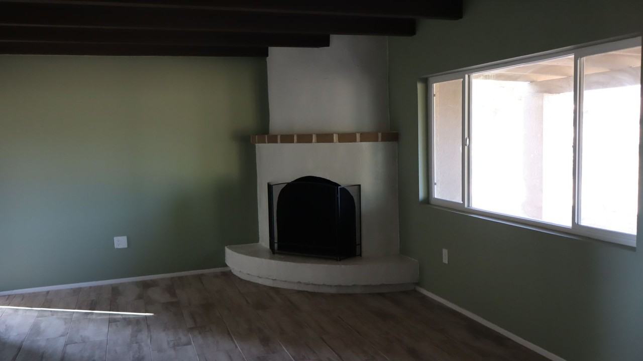 5203 S Apache Ave - Photo 3 of 40