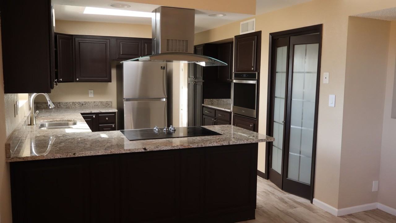 5203 S Apache Ave - Photo 4 of 40