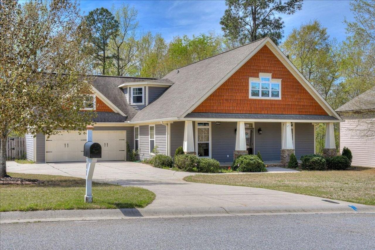 208 Havelock Dr - Photo 2 of 37