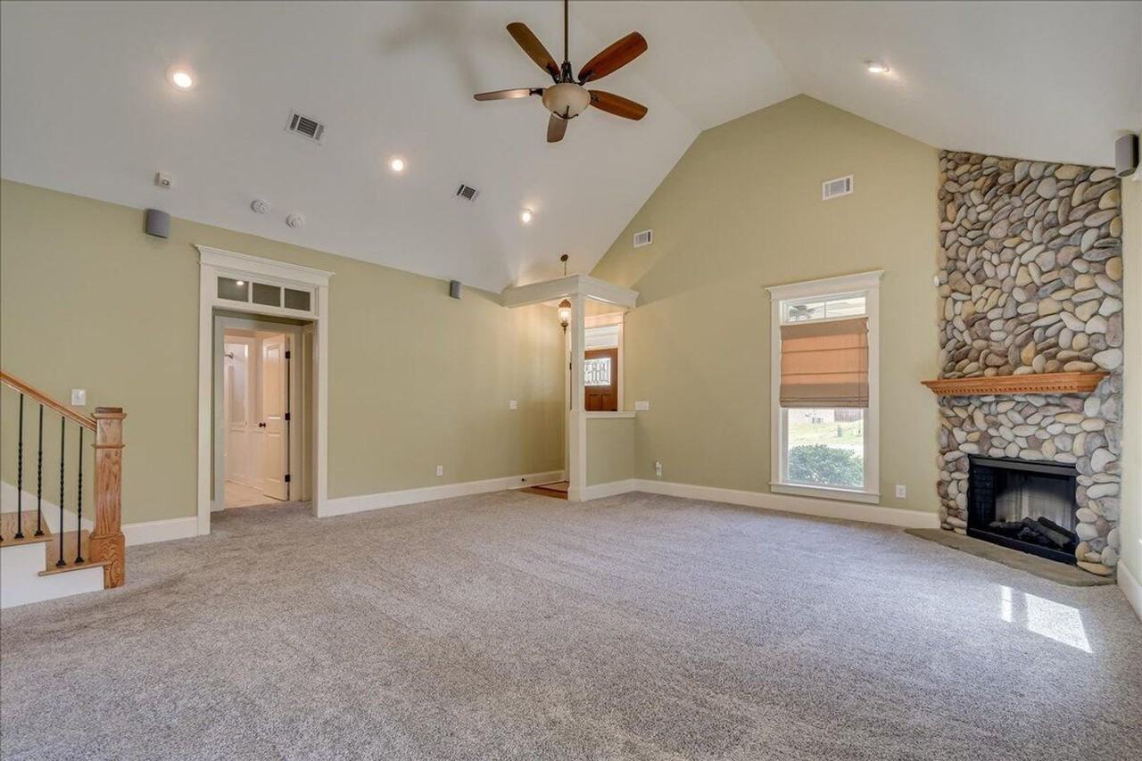 208 Havelock Dr - Photo 5 of 37