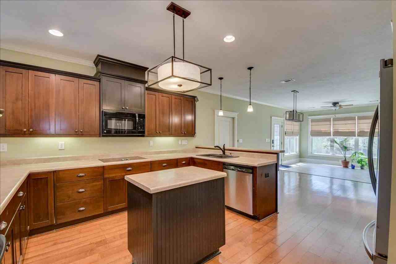 208 Havelock Dr - Photo 7 of 37