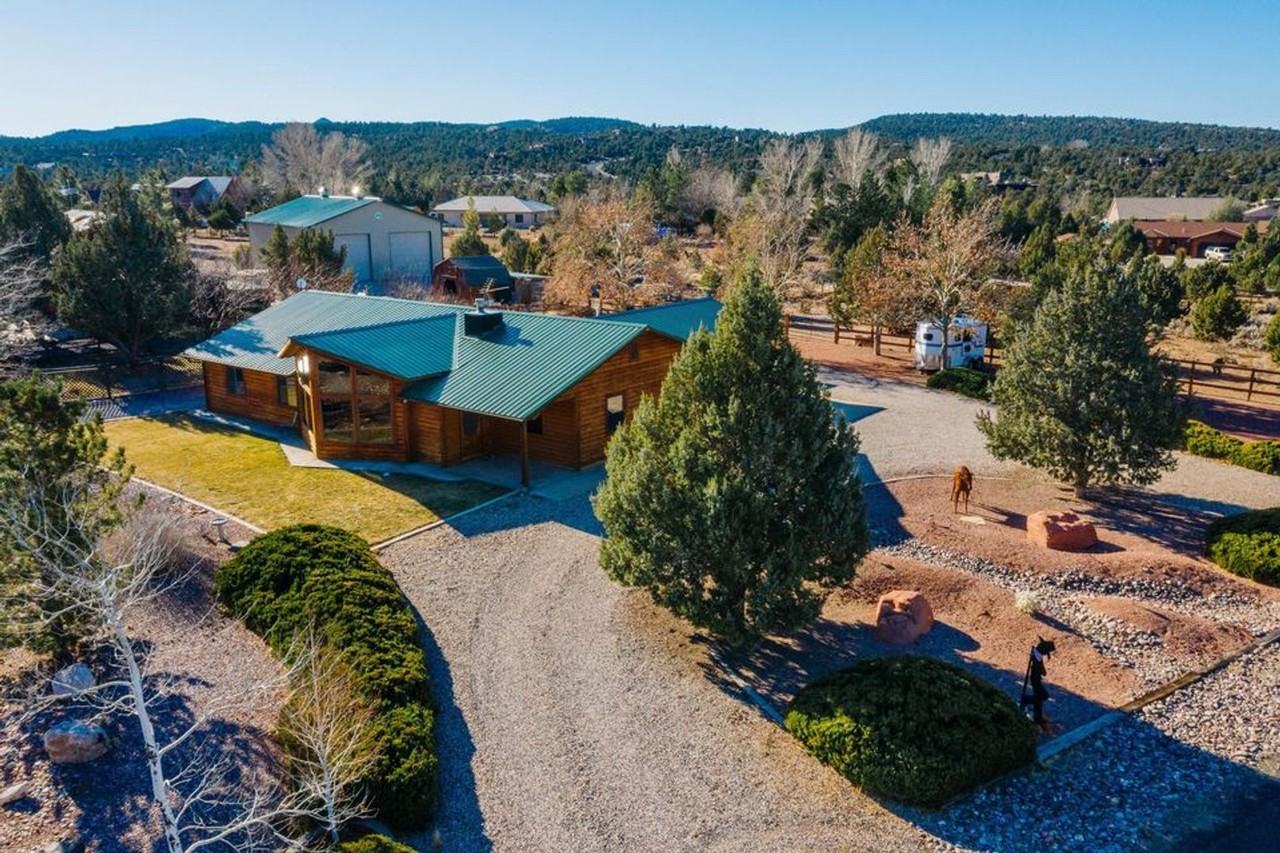 1015 Orchard St - Photo 3 of 36