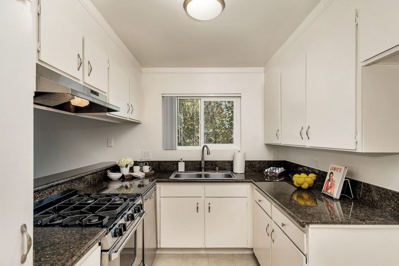 Vista Pacific Apartments - Photo 2 of 17