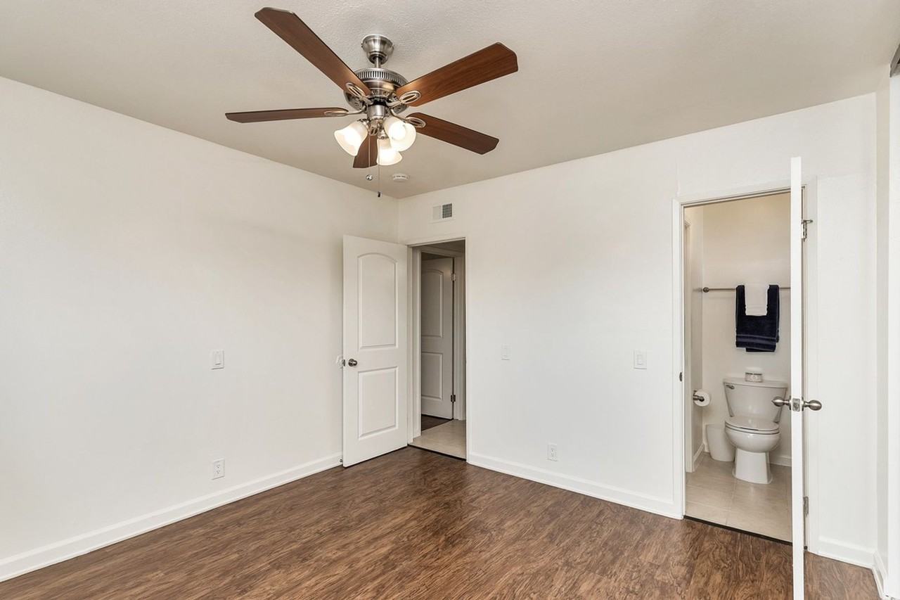 Vista Pacific Apartments - Photo 7 of 17