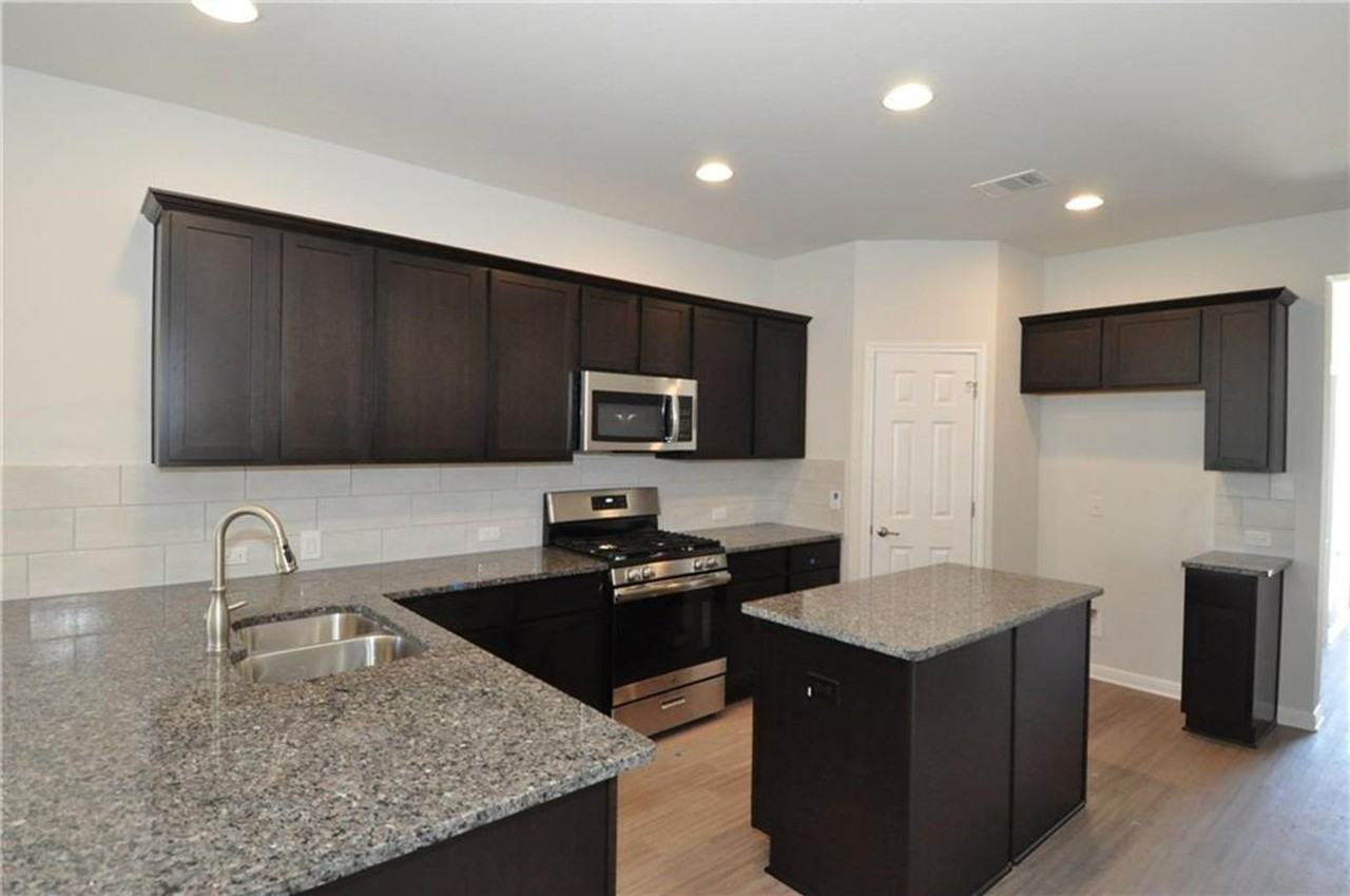 725 Durness Dr - Photo 2 of 18