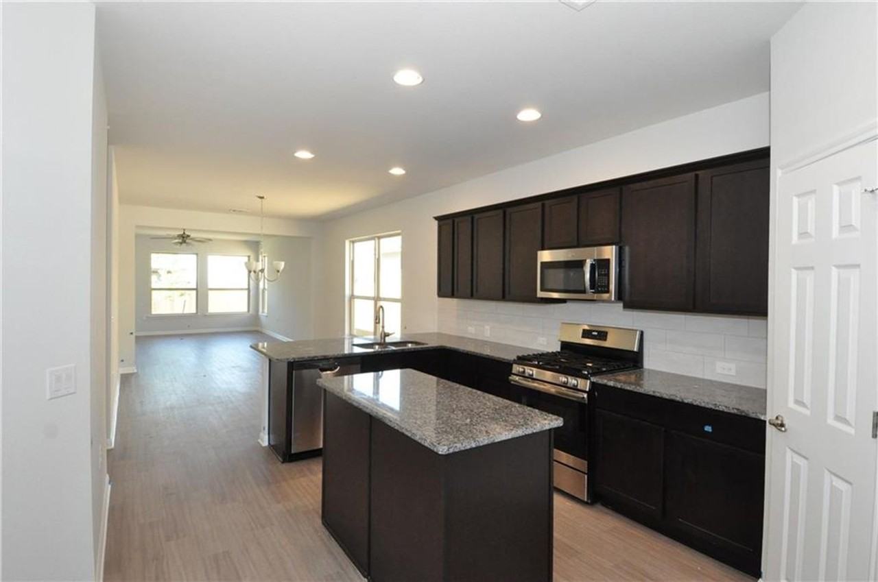 725 Durness Dr - Photo 3 of 18