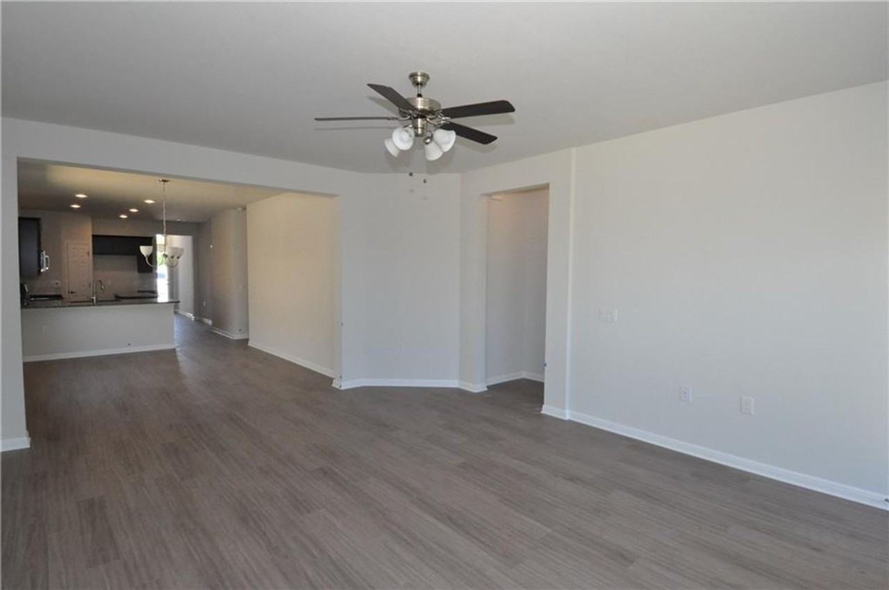 725 Durness Dr - Photo 4 of 18