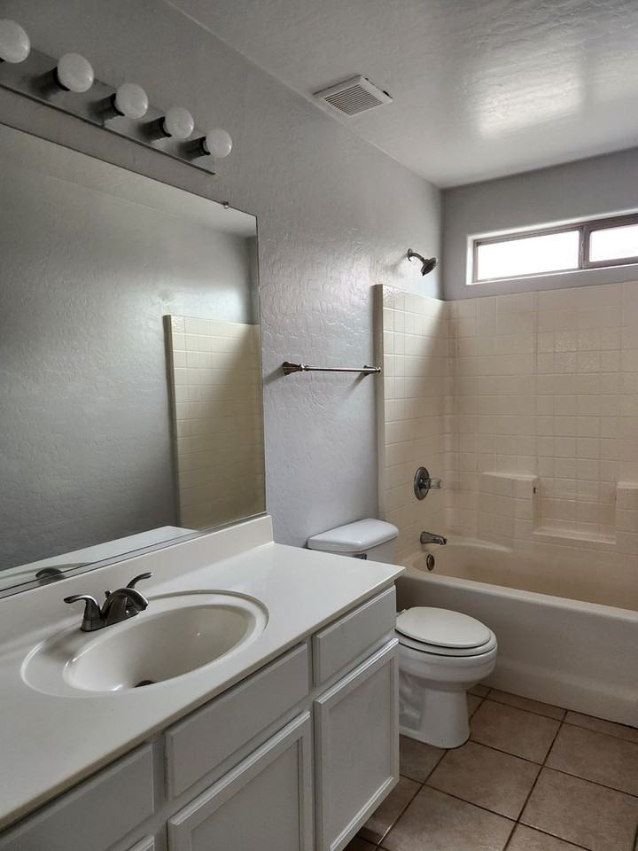 2622 N 107th Ln - Photo 3 of 23