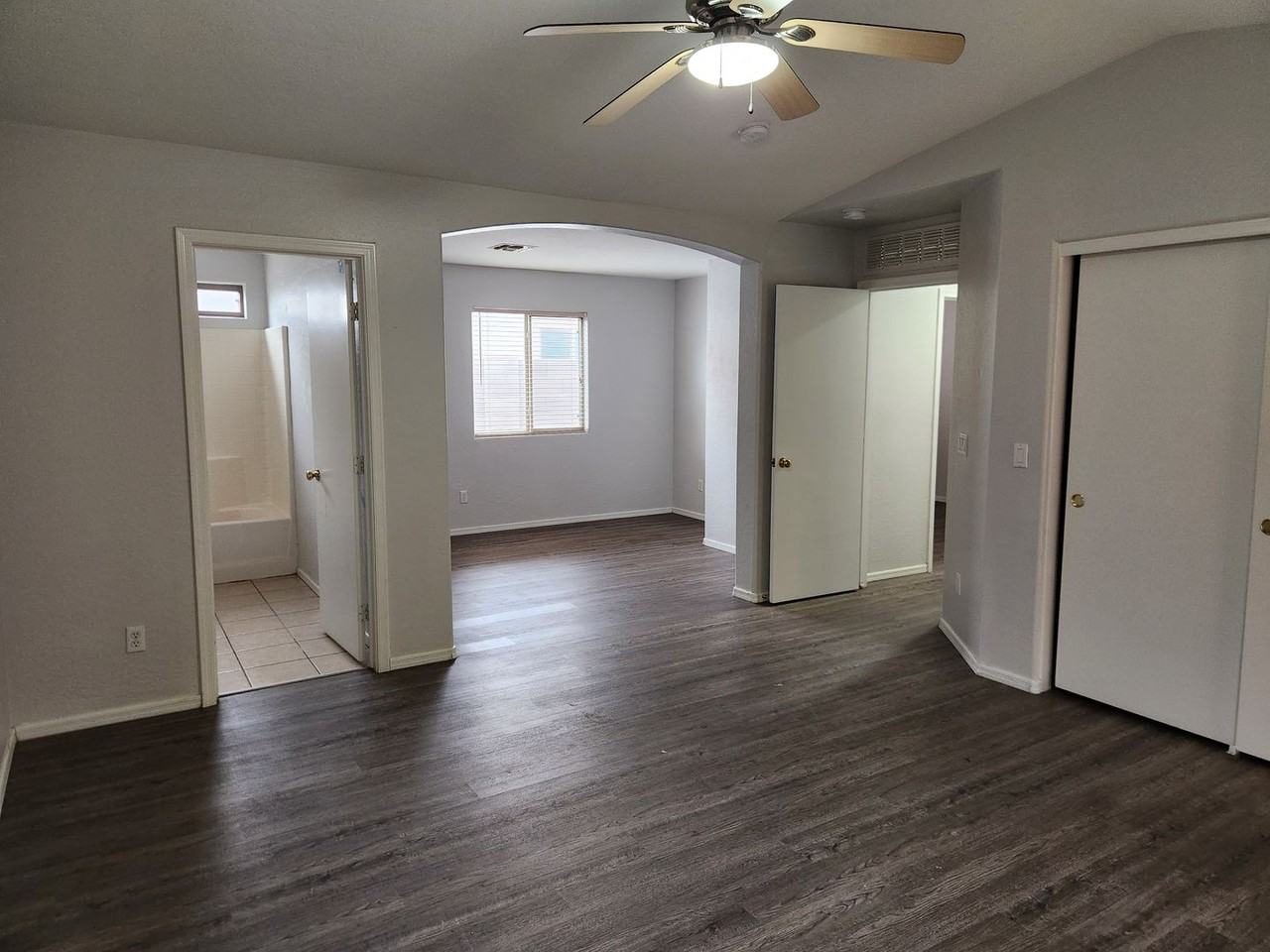 2622 N 107th Ln - Photo 4 of 23