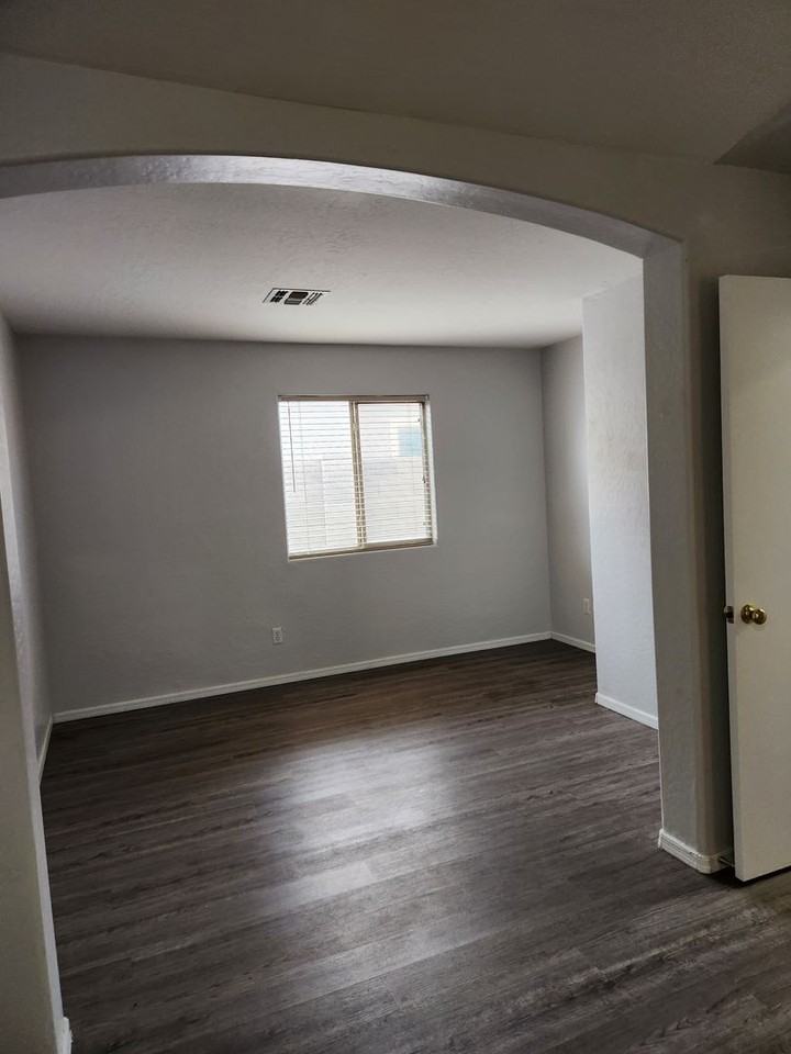 2622 N 107th Ln - Photo 6 of 23