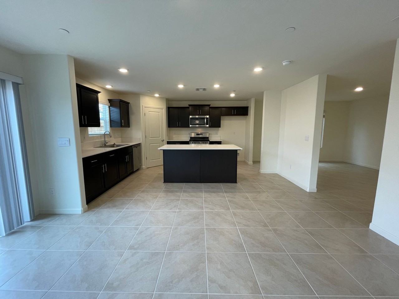 661 Suzanne Dr - Photo 4 of 25