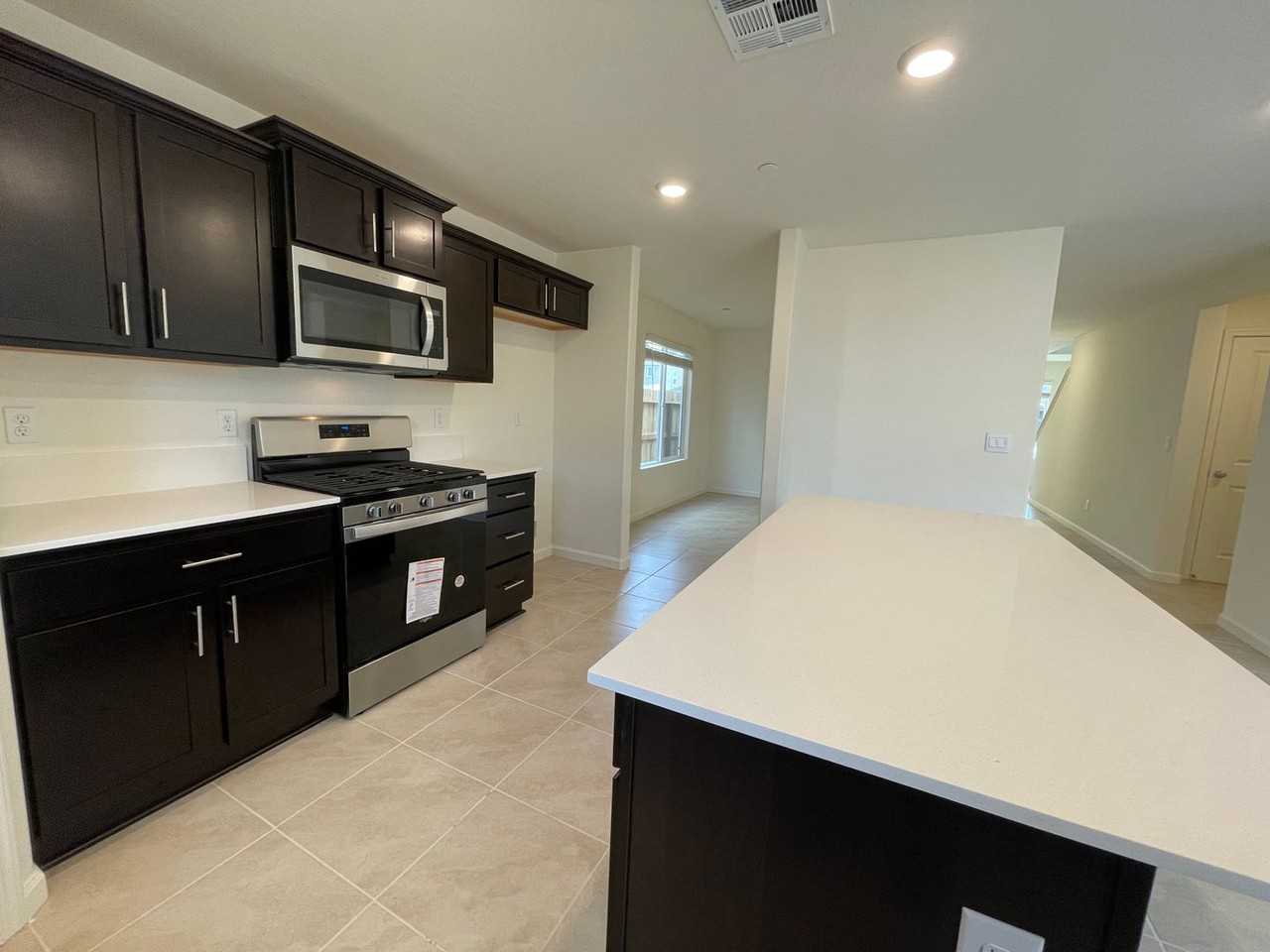 661 Suzanne Dr - Photo 5 of 25