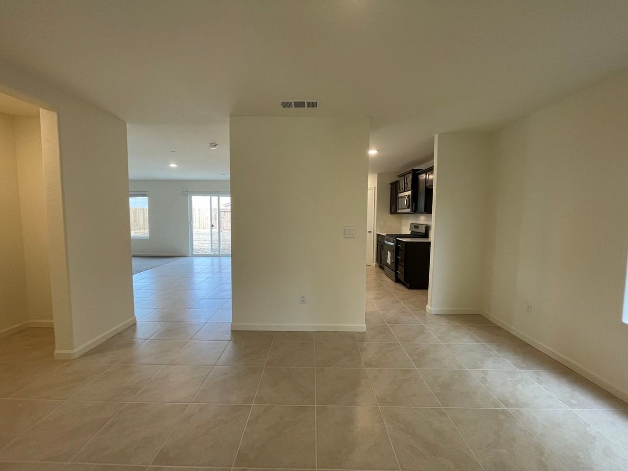 661 Suzanne Dr - Photo 6 of 25