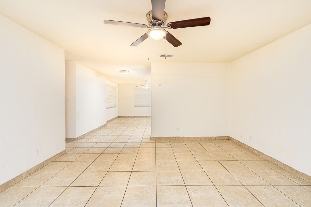 402 S Willow Ave - Photo 4 of 31