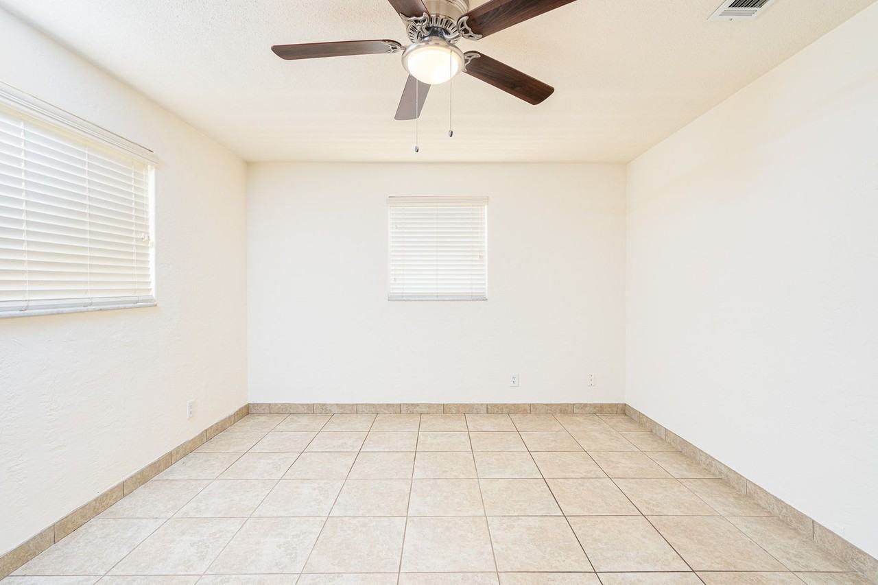 402 S Willow Ave - Photo 6 of 31