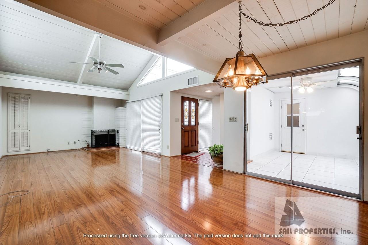 327 Walnut St - Photo 3 of 13