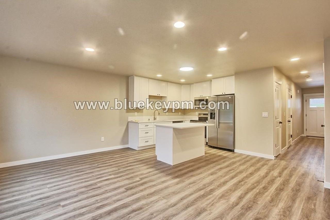209 Cloverdale Rd #A - Photo 5 of 15