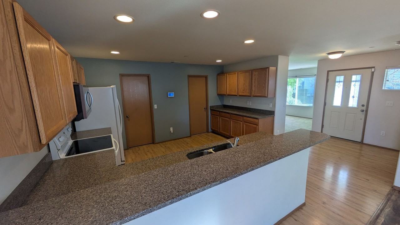 1717 Duncan Ave - Photo 3 of 16