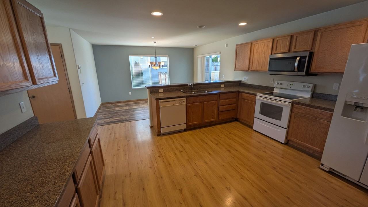 1717 Duncan Ave - Photo 5 of 16