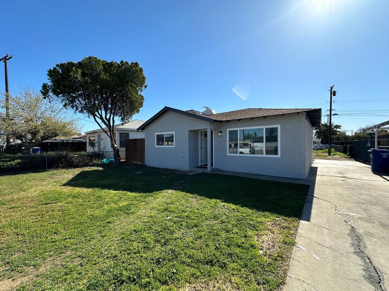 1612 Dale St - Photo 2 of 16
