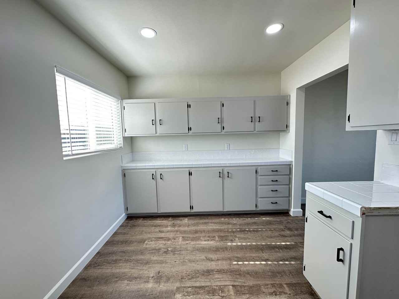1612 Dale St - Photo 5 of 16