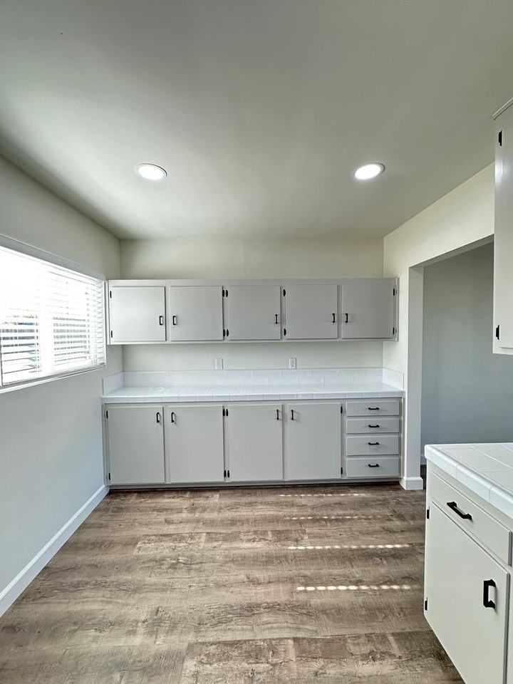1612 Dale St - Photo 6 of 16