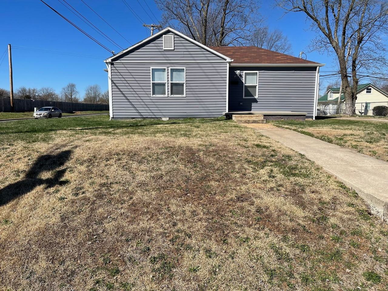 1168 Beverly Dr - Photo 2 of 10