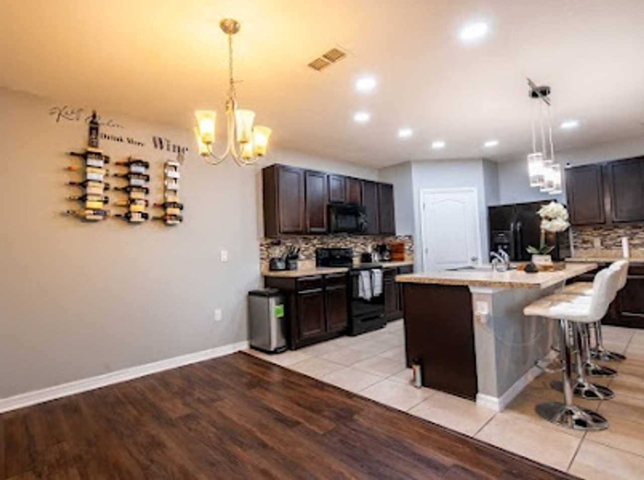 142 Minniehaha Cir - Photo 3 of 15