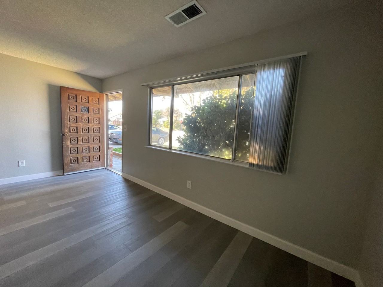 136 3rd St - Photo 3 of 15