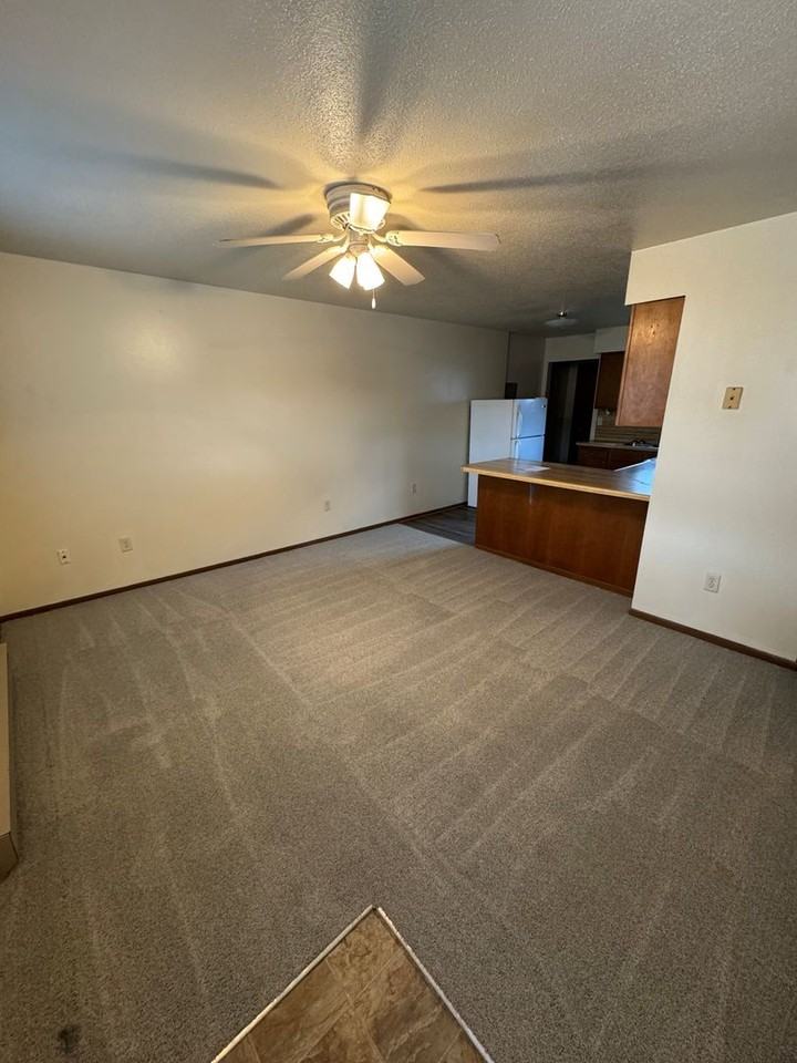 Steve Green Triplex - Photo 2 of 11