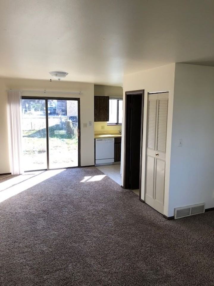 2 Bedroom Townhome with garage and fenced yard! - Photo 3 of 19