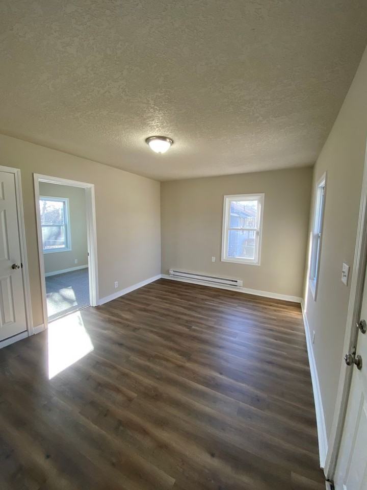 1309 E 36th Ct - Photo 2 of 10