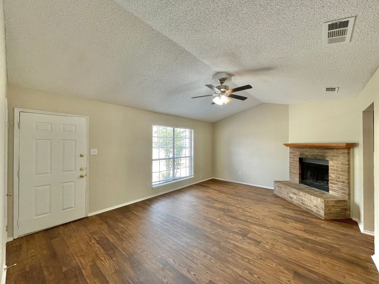 2416 Grasslands Dr - Photo 3 of 20