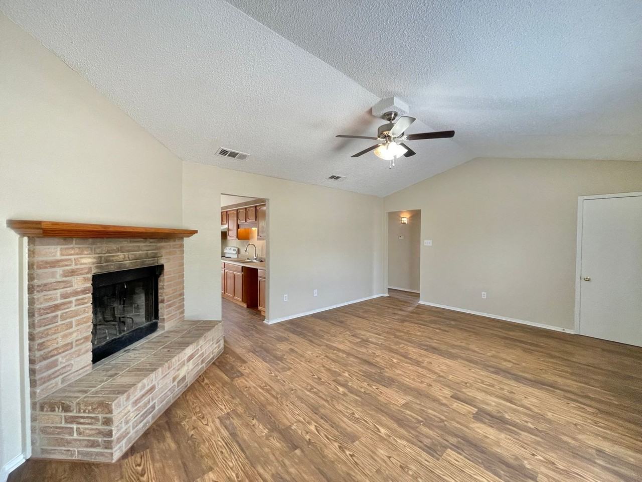 2416 Grasslands Dr - Photo 4 of 20