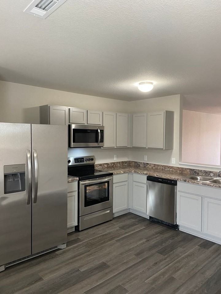 1755 Ryder St - Photo 7 of 20